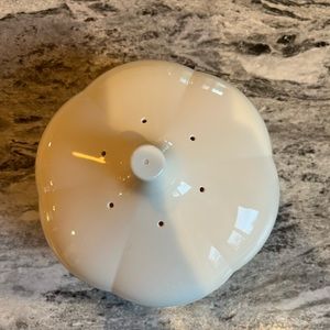 Tupperware garlic keeper